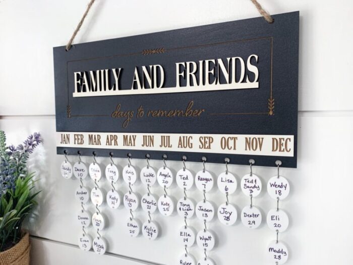 FamAndFriendsBllCalendarSide1